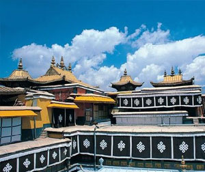 【特色】西藏拉萨、布达拉宫、大昭寺、纳木错湖、羊八井、日喀则、林芝、新