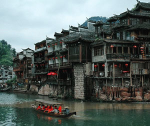 【特色】长沙、韶山、凤凰古城、苗人谷双飞5日游