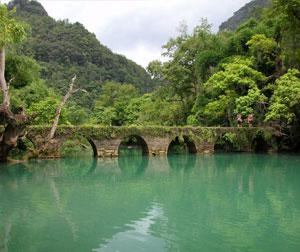【特色】贵阳、黄果树瀑布、奇石馆、遵义、荔波大小七孔、马岭河、万峰林双
