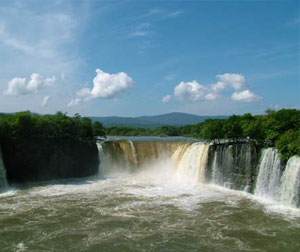 【特色】长春、长白山、敦化、镜泊湖、哈尔滨、黑瞎子岛双飞八日游