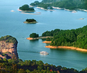 【特色】福州、大金湖、寨下大峡谷、湄洲岛、广化寺、太姥山、白水洋7日游